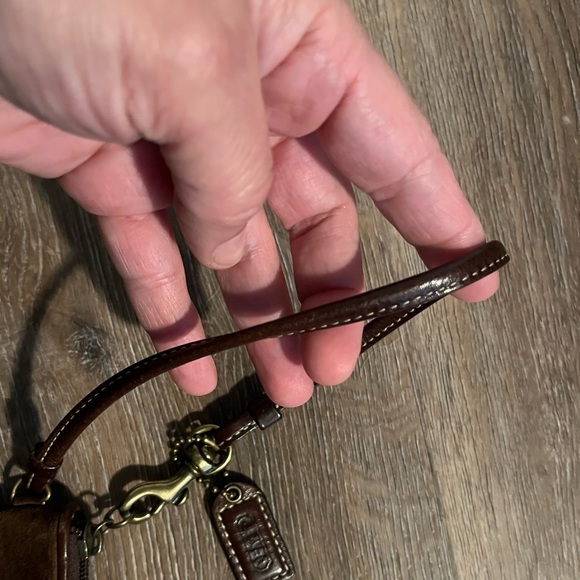 Coach wristlet - Picture 4 of 8